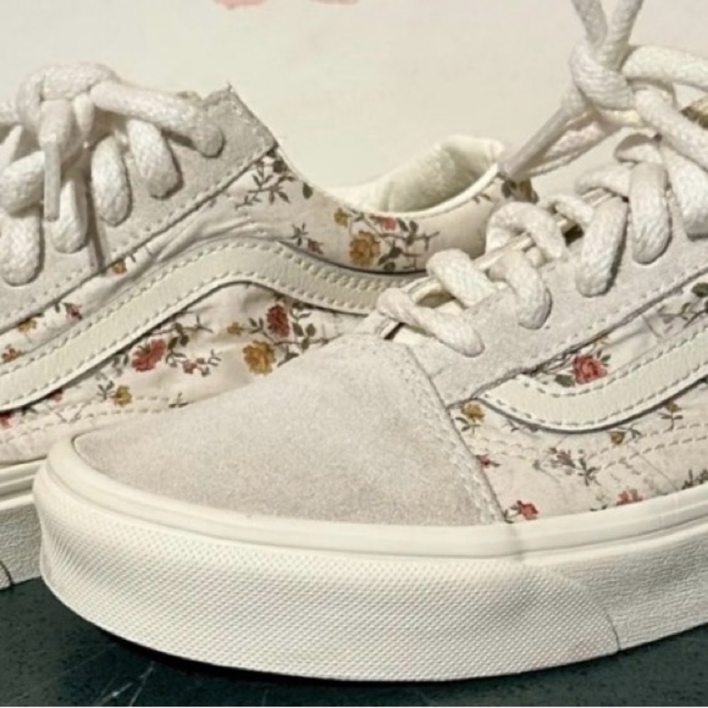 Vans White Floral Sneakers.